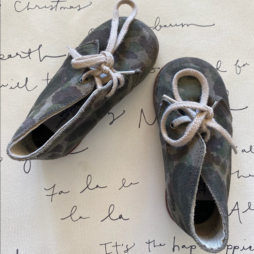 Mon Petit hard soled oxford: camouflage VGUC
